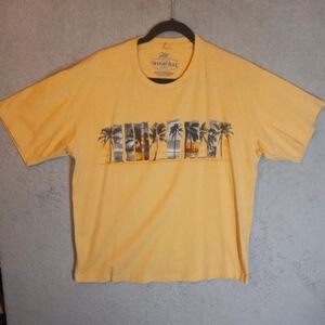 Newport Blue Men's Medium Tee Shirt Beach Scene Yellow Soft